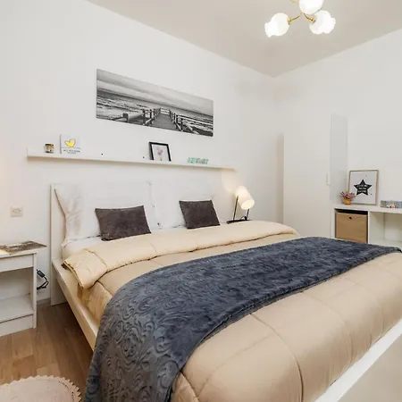 Vesna * 茨里克韦尼察